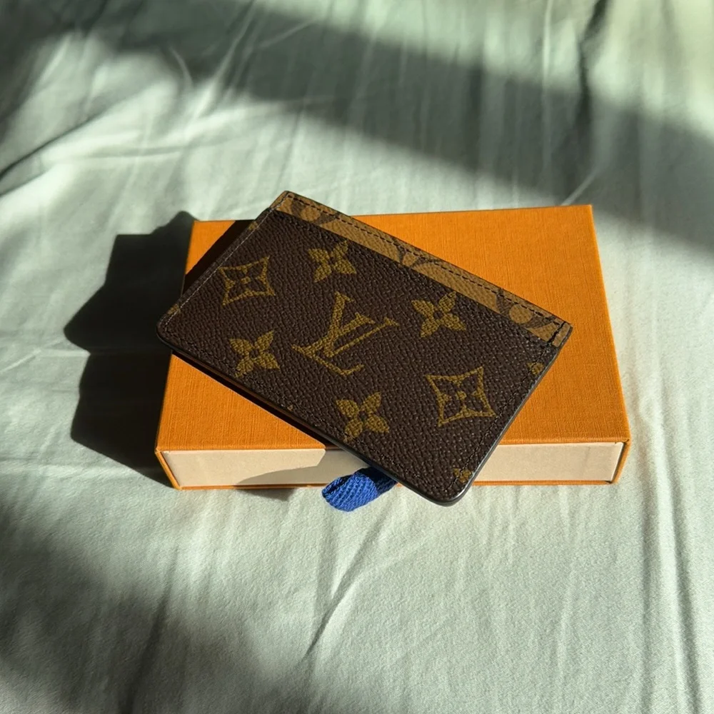 Louis Vuitton Tan and Brown Monogram Key Holder - Picture 5 of 6